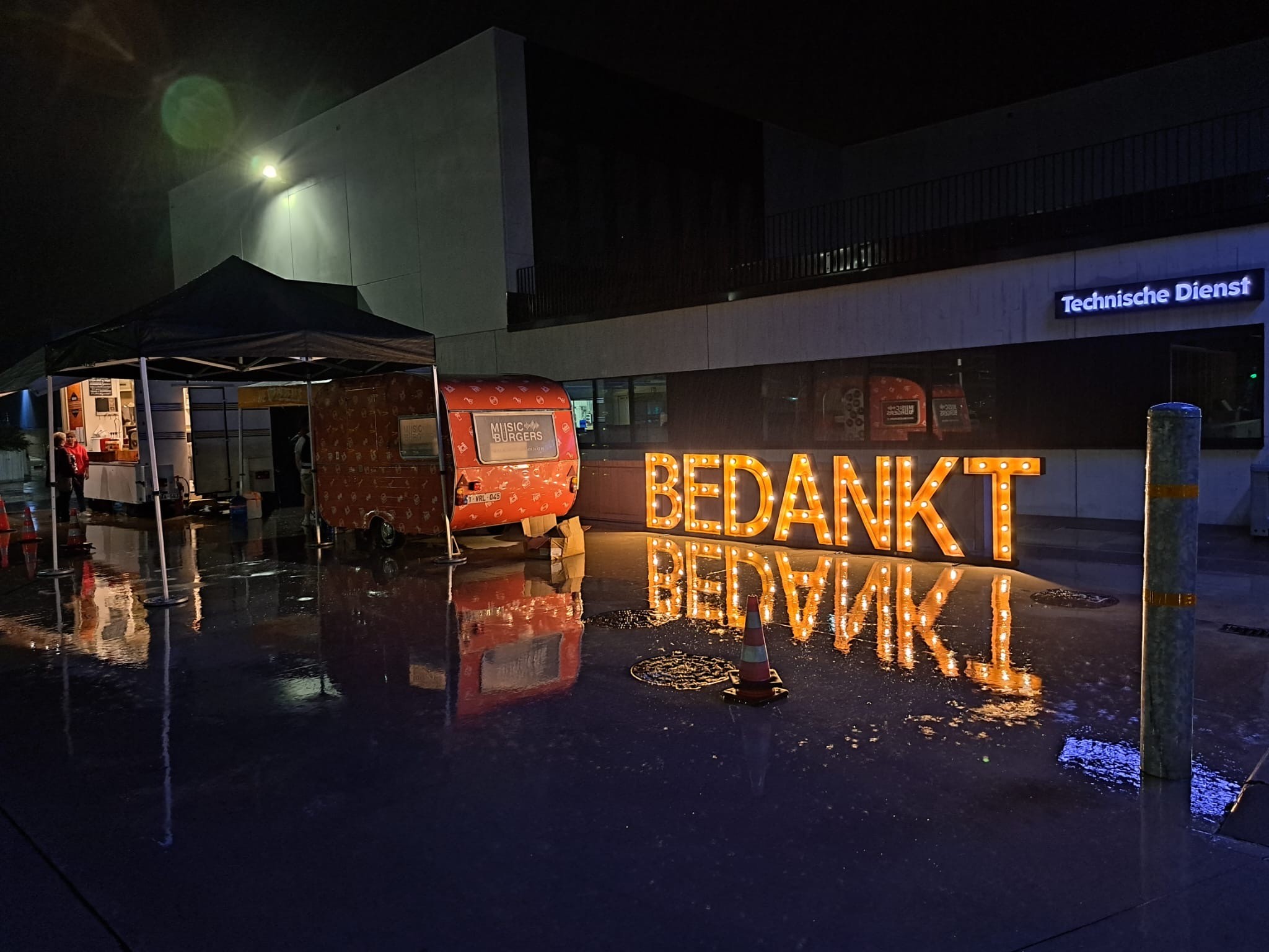 BEDANKT lichtletters